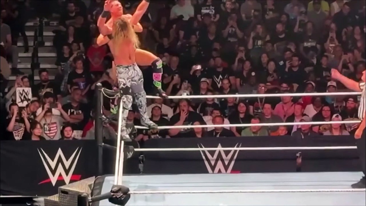 Seth Rollins vs The Miz during first ever title defense at WWE Live Supershow!!