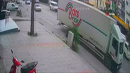 Mersin'de iki ayrı trafik kazası kamerada