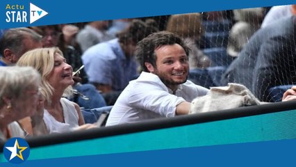 Roland-Garros 2023 : Vianney très amoureux de sa femme, Catherine Robert, lors du choc Djokovic-Alca
