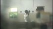 गंदी हरकत का VIDEO : हाथ पकड़कर अपनी तरफ खींच रहा था सुपरवाइजर, धक्का देकर भागी नाबालिग