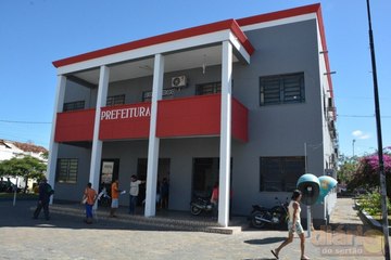 Vadinha Lopes, famosa vidente faz previsão de quem será eleito em 2024 para a prefeitura de Cajazeiras