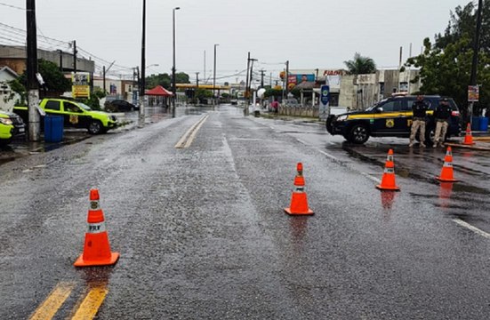 Pontos de alagamentos são registrados em João Pessoa após mais de 100 milímetros de chuva