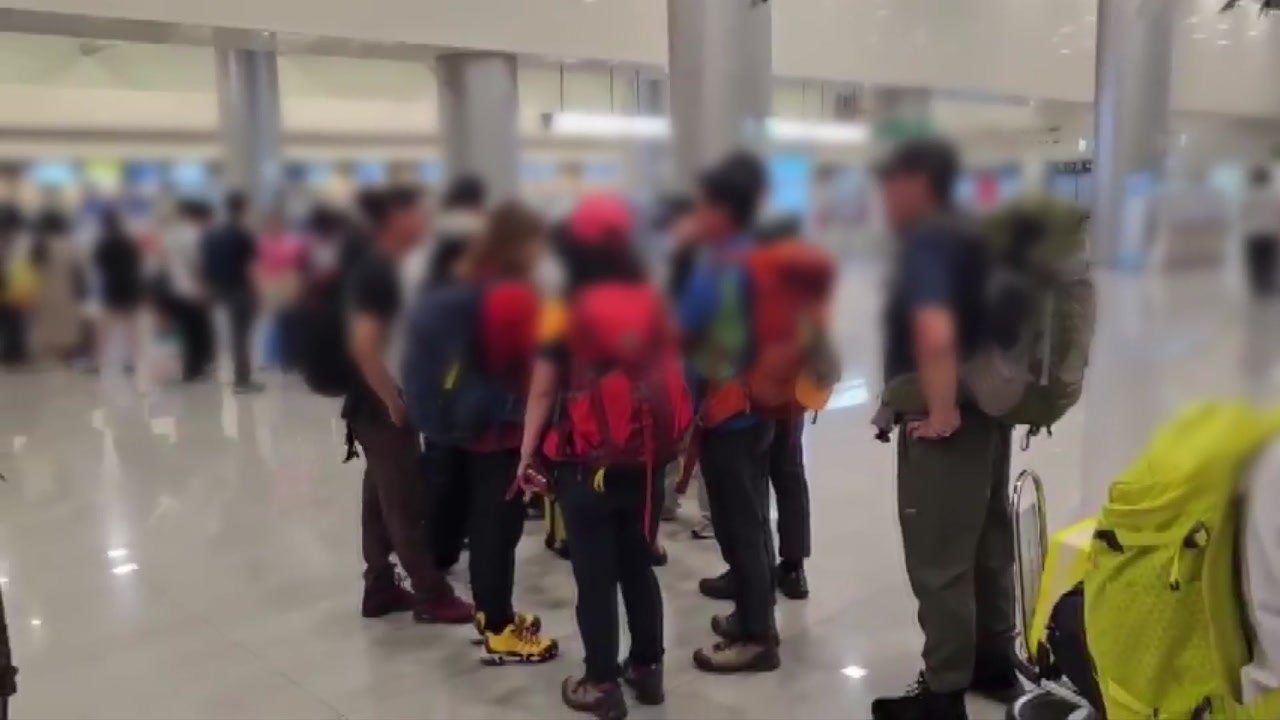 '짙은 안개' 제주공항서 항공기 30여 편 무더기 결항 / YTN