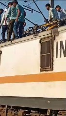 रामगंजमंडी झालावाड़ रोड के बीच टूटी ओएचई विद्युत लाइन