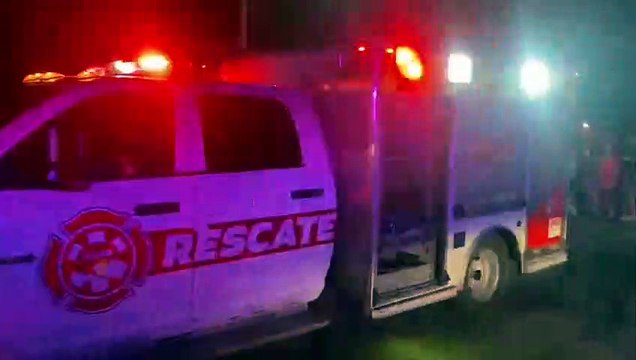 Voraz incendio consume una bodega de tarimas y un taller mecánico