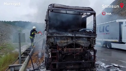 Gürcistan'a arpa taşıyan tır Samsun'da alev alev yandı