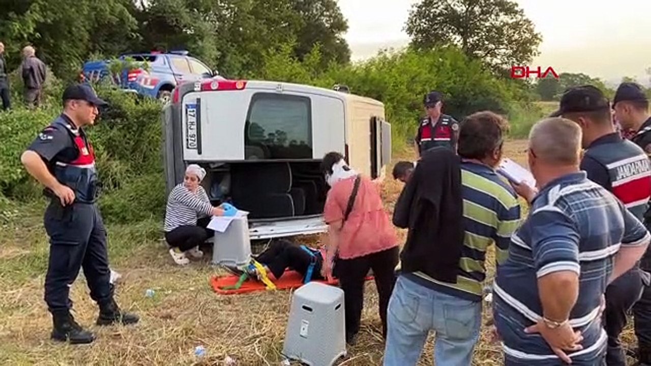 Çanakkale'de düğüne giden minibüs kaza yaptı: 3 yaralı