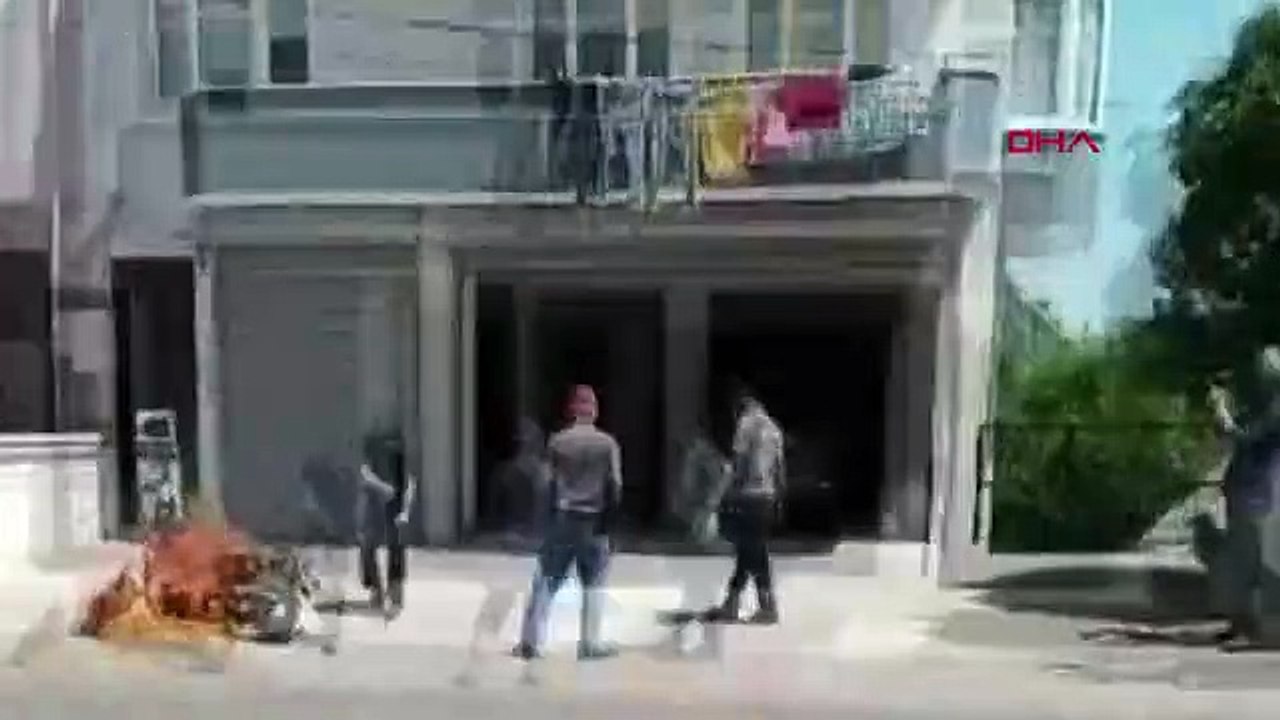 Polémique sur les motos d'occasion à Çanakkale： Mettre le feu à la moto