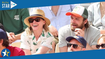 Anne Marivin amoureuse : tendre baiser avec son chéri, Joachim Roncin, dans les travées de Roland-Ga