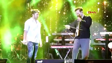 Funda Arar et Mustafa Ceceli excités au Tekirdağ International Cherry Festival