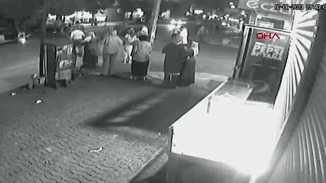 Adana'da polis motosikleti otomobille çarpıştı: 2 polis ağır yaralı