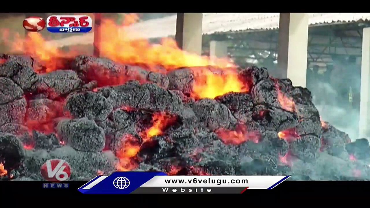 Empty Fire Engine Came To Control Fire In Cotton Market | V6 Teenmaar