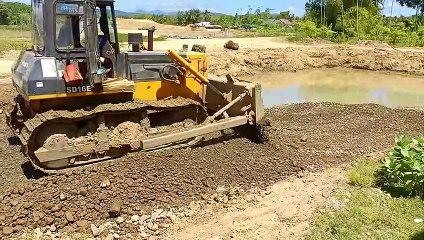 Shantui SD 16 E Bulldozer Conquers the Sand Piles Evenly