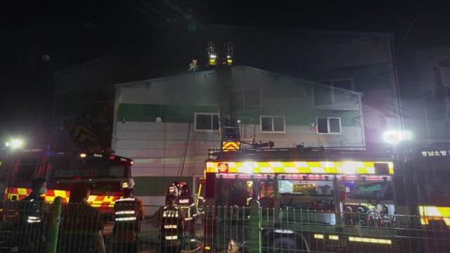 아산에서 음료 보관 창고 화재...1시간 만에 진화 / YTN