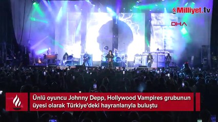 Hayranları Johnny Depp'i görmek için birbirleriyle yarıştı