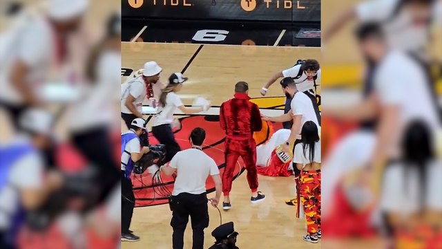 Heat'in maskotu Burnie, dün gece eski UFC şampiyonu Conor McGregor ile maç ortasında yaptığı bir maçın çok ileri gitmesi üzerine acil servise gitmek zorunda kaldı