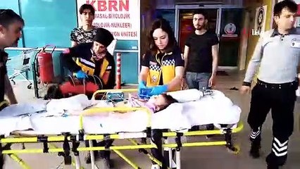 Un bébé qui a des cacahuètes dans la trachée se bat pour sa vie