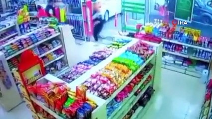 Akaryakıt istasyonunda pompalı dehşet kamerada