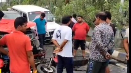 ভয়ংকর দুর্ঘটনা ! চারচাকা গাড়ি যেভাবে সকলকে পিষে দিল, দেখে কাঁপছে সকলে