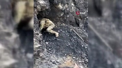 Teröristlerin teslim olduğu mağarada çok sayıda silah ve mühimmat ele geçirildi