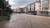 Mansur Yavaş’tan Ankaralılara uyarı: Kuvvetli ve fırtınalı sağanak yağışı başladı!