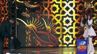 Salman Khan and Sara Ali Khan stage show