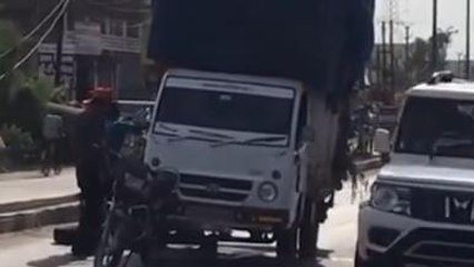 सिंगरौली: तेज रफ्तार वाहन का अचानक फटा टायर,और फिर जो हुआ....