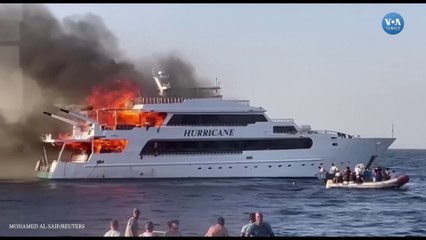 Yattaki yangından kurtulmak için denize atladı