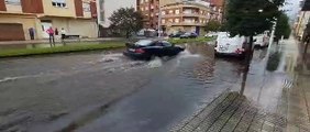 Una tromba de agua y granizo ha provocado inundaciones en toda Ponferrada