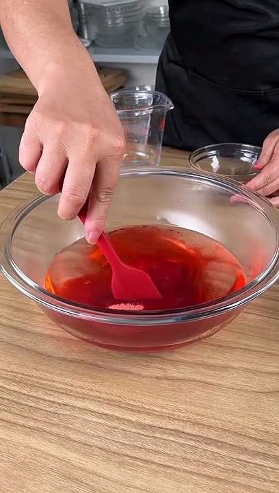 2 ingredient dessert! When I make it here at home, there's nothing left!