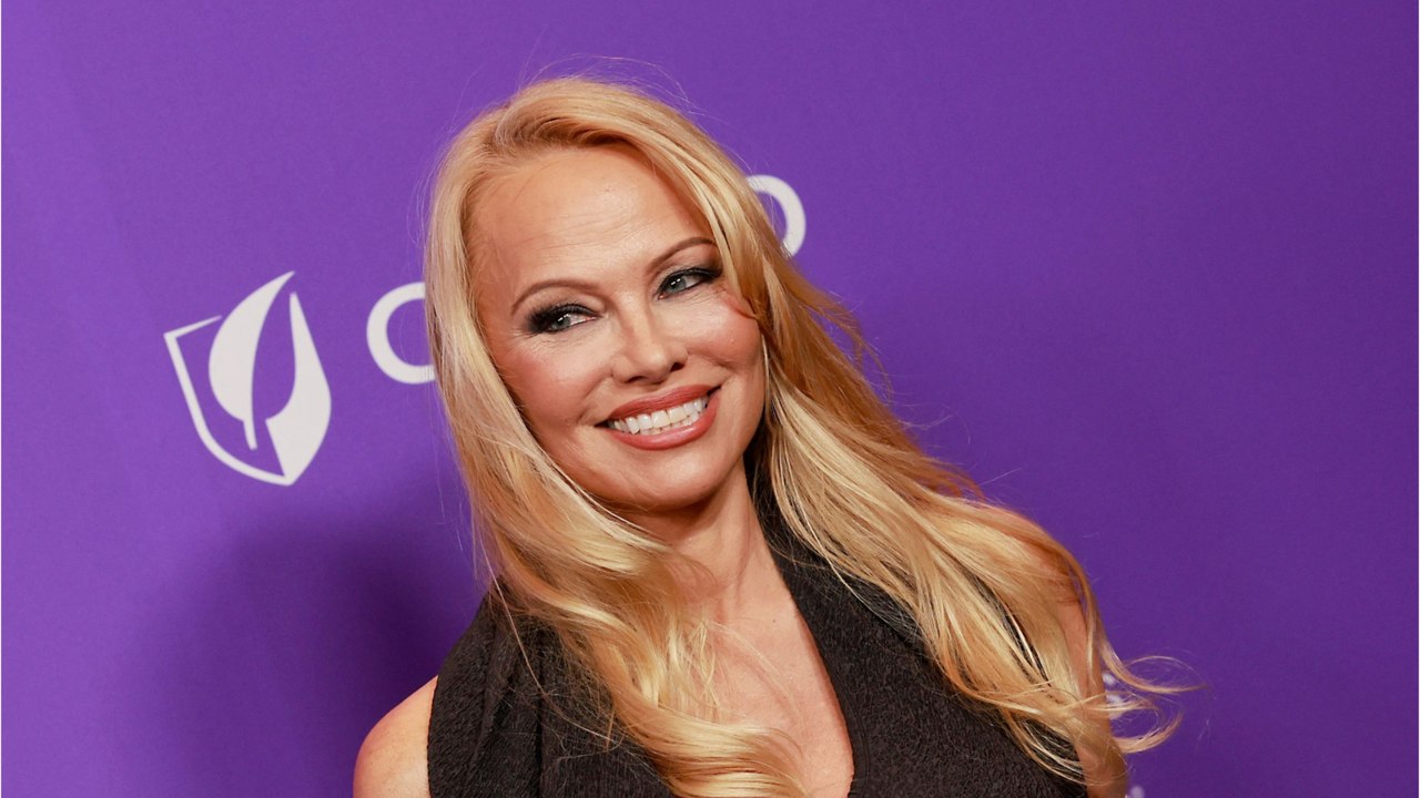 GALA VIDEO - Pamela Anderson “traumatisée” : cette baby-sitter qui a tenté d’abuser d’elle