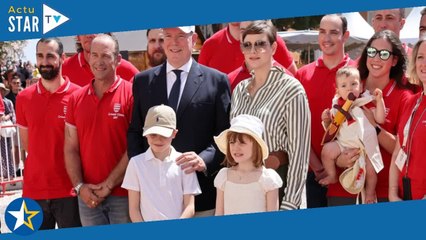 Charlene de Monaco en fête avec Jacques, Gabriella et Albert : pantalon extra large et grosses lunet