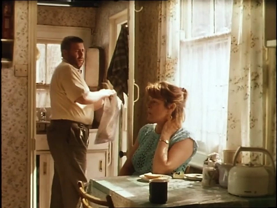 Secrets et mensonges Bande-annonce (DE)