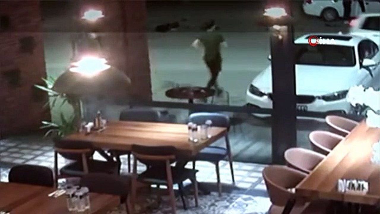 Bursa'da Otomobil ile Motosikletin Kazası Kamerada