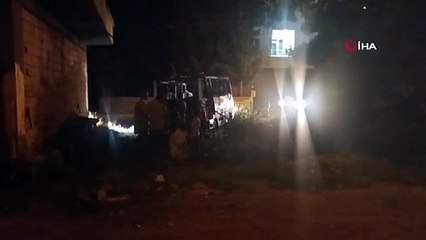 Park halindeki minibüs alev alev yandı