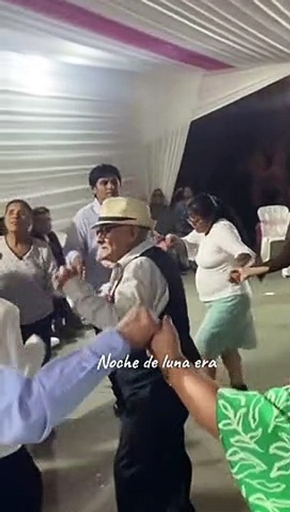 ¡Amor de antaño! Pareja de abuelitos sorprenden con sus mejores pasos de baile de huayno