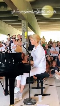 Laurent Delahousse fier de sa compagne Alice Taglioni qui joue du piano en public - Instagram