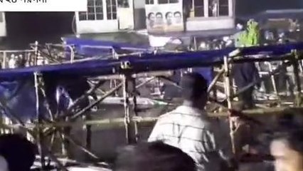 অভিষেক আসার একটু আগেই ভেঙে পড়ল বিশাল গেট ! অল্পের জন্য মিলল রক্ষা