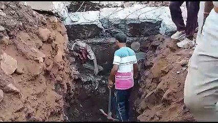 Télécharger la video: Three laborers died due to collapse of stop dam wall