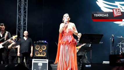 Melek Mosso, Tekirdağ konserinde yine özür diledi
