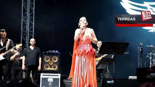 Melek Mosso, Tekirdağ konserinde yine özür diledi