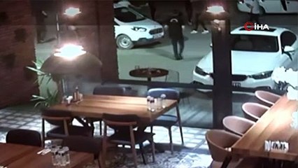 Bursa'da otomobil ile motosikletin kazası kamerada