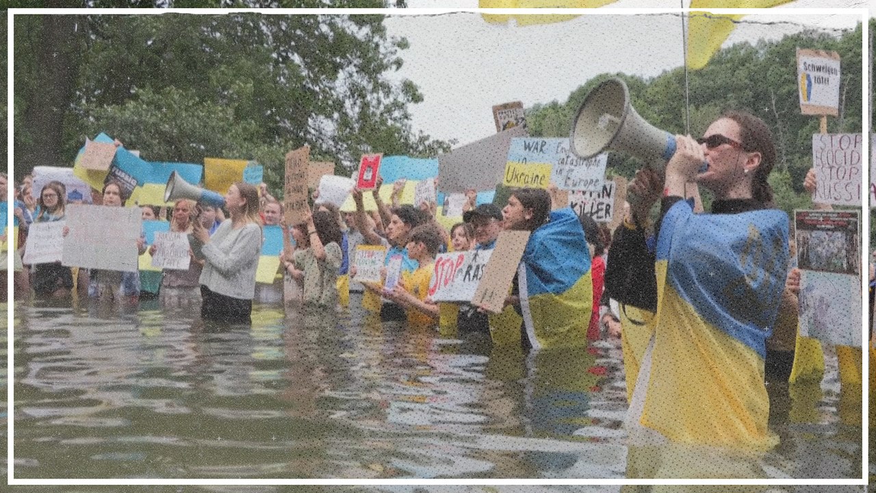 Ukraine-Aktivistinnen demonstrieren in Berliner See