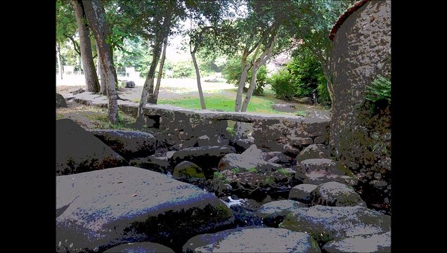 Pierres (montage artistique) - Musique : Galope de la Malbaie (traditionnel québécois) - Eric : guitares, mandolines.