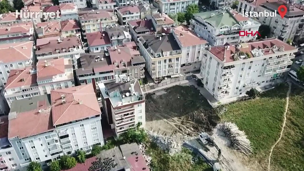 Avcılar'da inşaat temeli kazısında yolda çöktü; bitişikteki bina zarar gördü