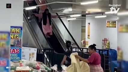 Viral Video Emak-Emak yang Berjalan di Eskalator tapi Tidak Pernah Sampai