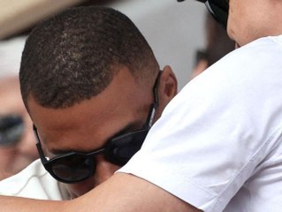 Des superstars du football à Roland-Garros 2023 : cette main sur la cuisse devenue virale en un rien de temps !