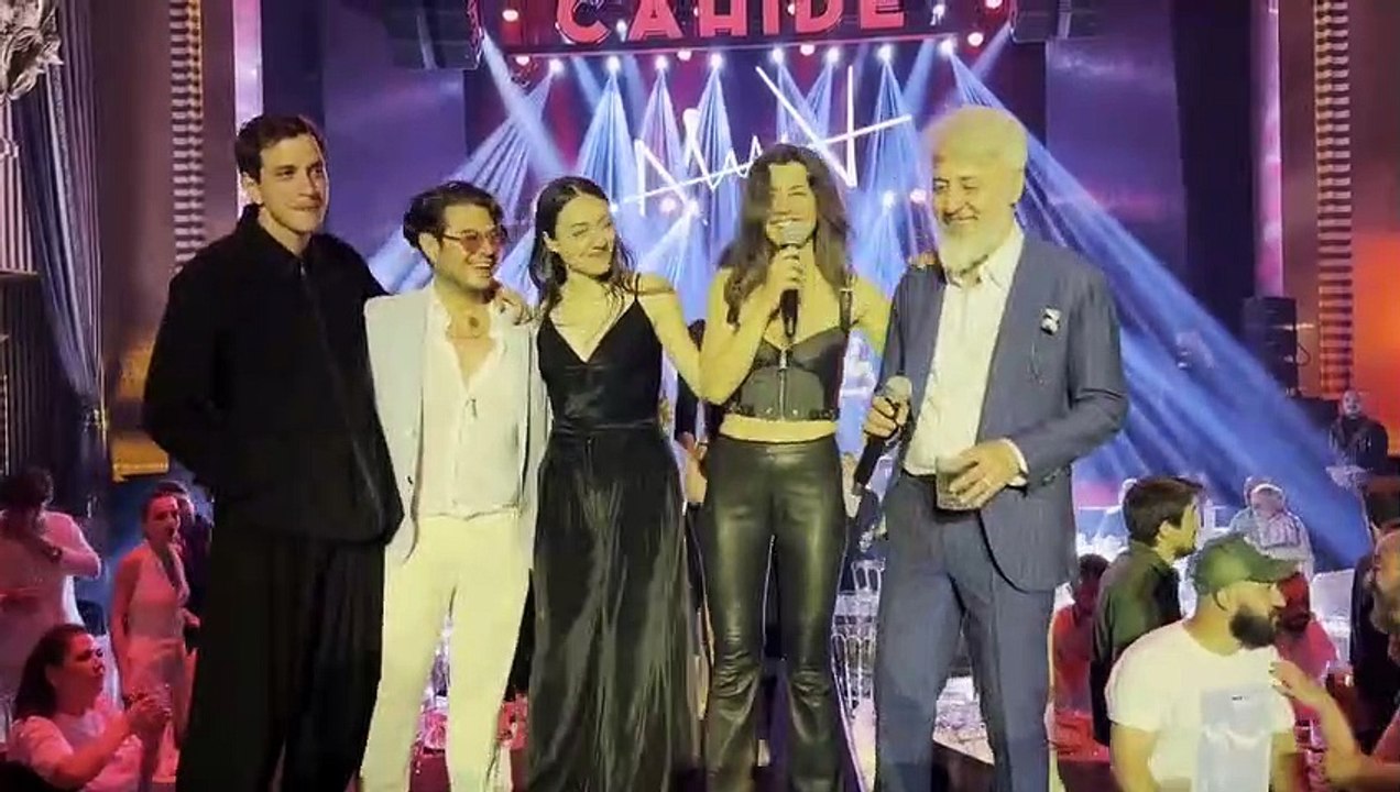 Başrol olduğu dizinin davetine katılan Selahattin Paşalı, şalvarlı tarzıyla hiç beğenilmedi