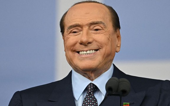 Mort de Silvio Berlusconi la Cinq, sa chaîne « champagne », n'a