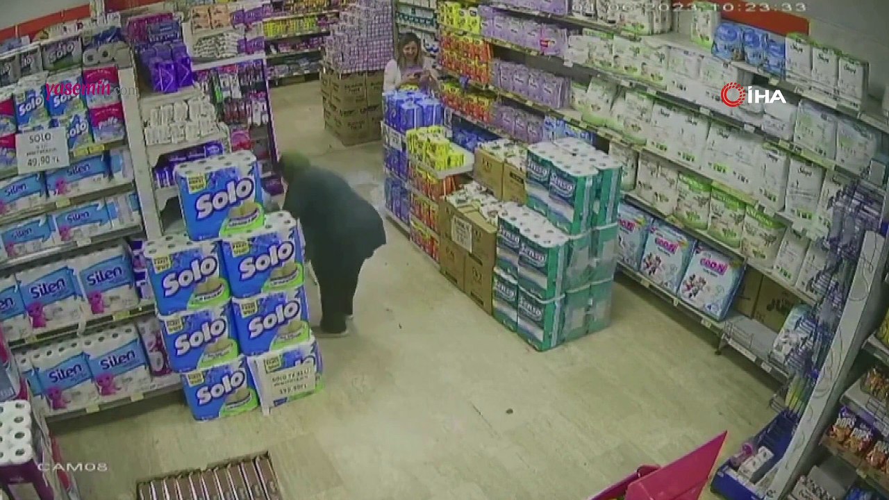 Müziğin sesini duyunca dayanamadı! Markette dans eden kadın...